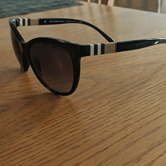 Burberry Accessories - BURBERRY sunglasses
